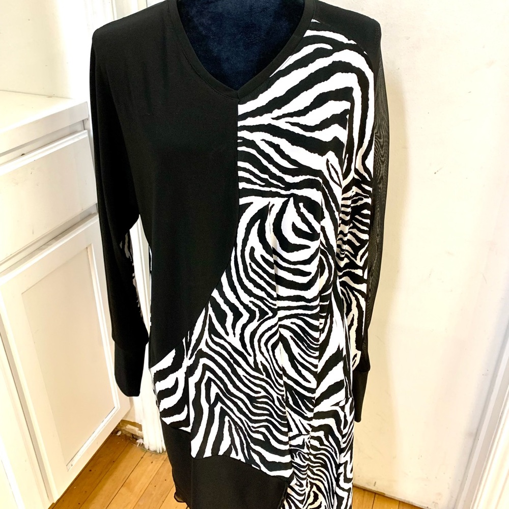 NWT zebra stripe top with sheer arm